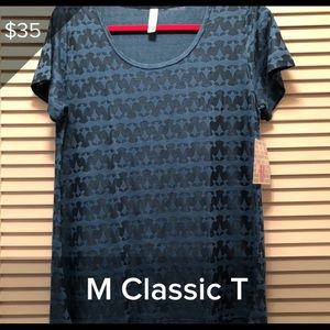 Medium LuLaRoe classic tee